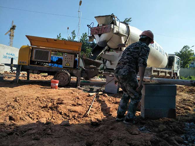 8月19日南京二手細(xì)石混凝土泵廠家合作南通四建互聯(lián)科技研發(fā)中心項目