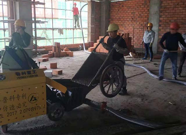 供應小型混凝土輸送泵