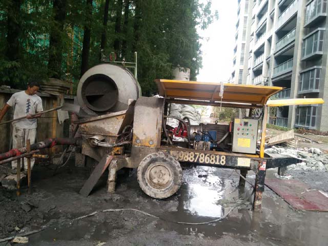 大型細(xì)石混凝土泵