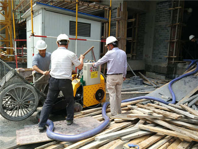 二次構(gòu)造柱泵上料機(jī)泵